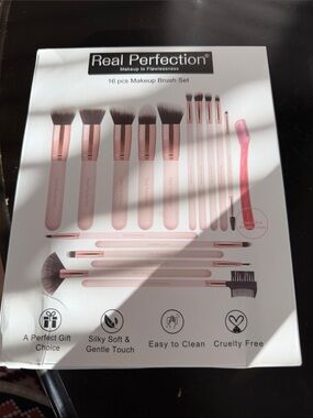 Real Perfection 16-Piece Pink Makeup Brush Set